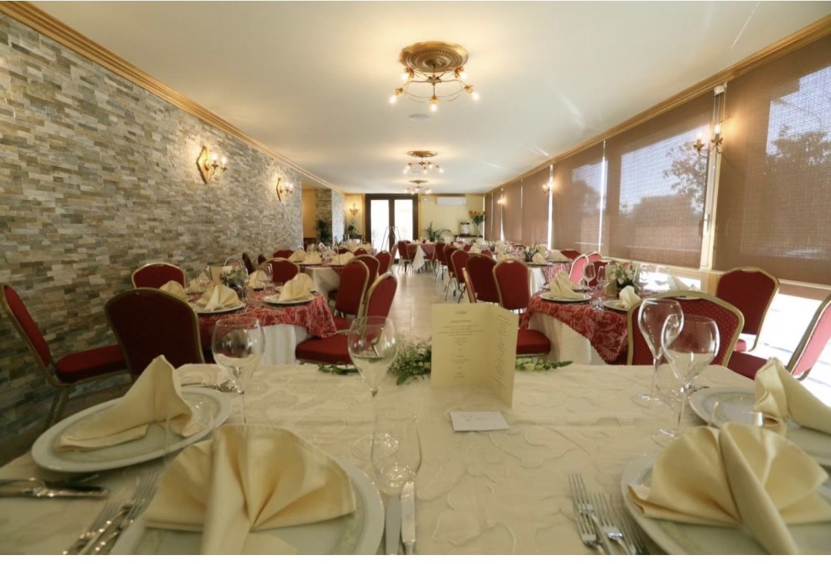 Sala allestita per matrimonio e banchetti all'Hotel La Conca